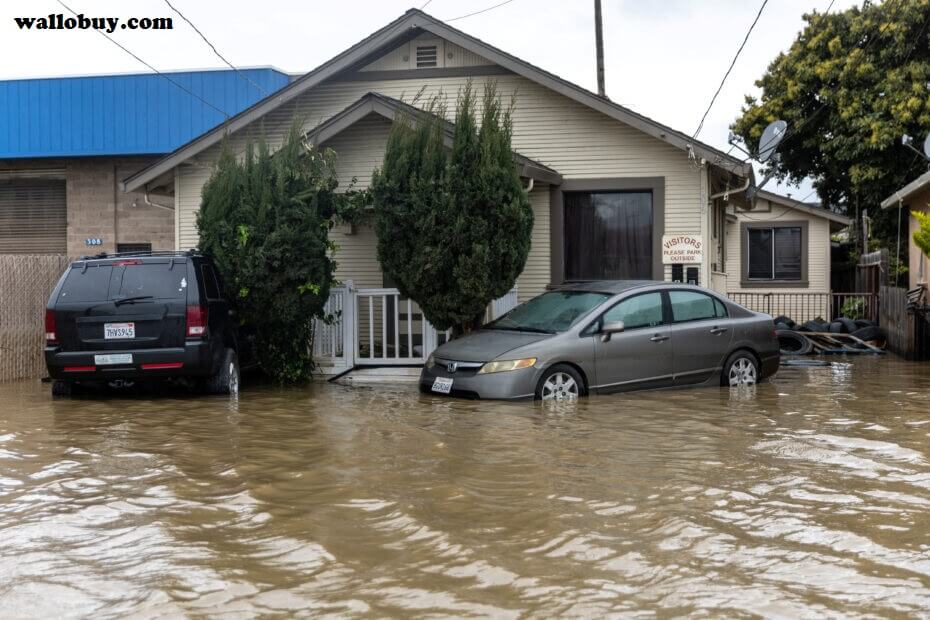 แคลิฟอร์เนีย เตรียมรับมือน้ำท่วมเพิ่มเติม พายุโซนร้อนฮิลารีได้ท่วมพื้นที่แห้งแล้งของเม็กซิโก และจากนั้นก็ทำให้แคลิฟอร์เนียตอนใต้เปียกโชก
